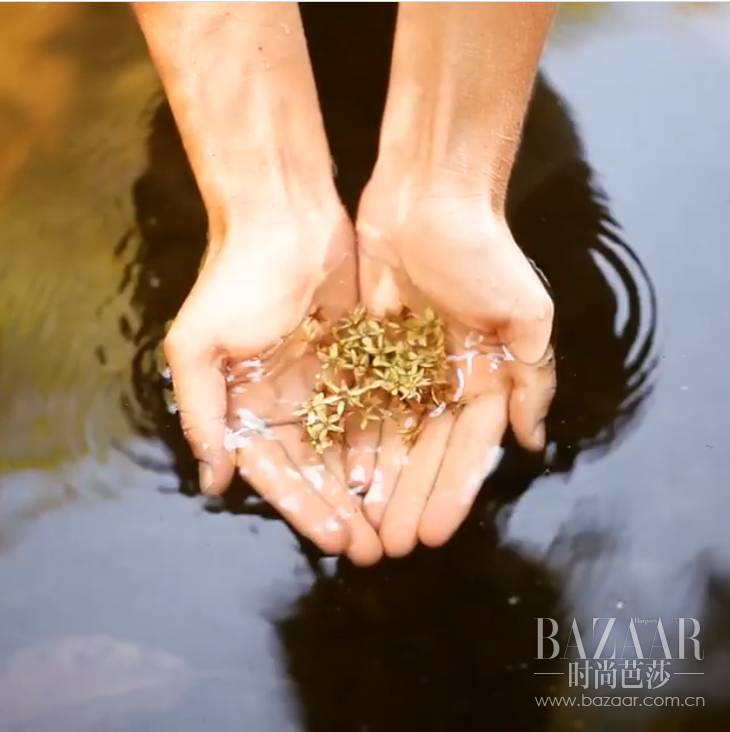 旅行照这么摆pose就很好看,出门旅游拍照姿势ins