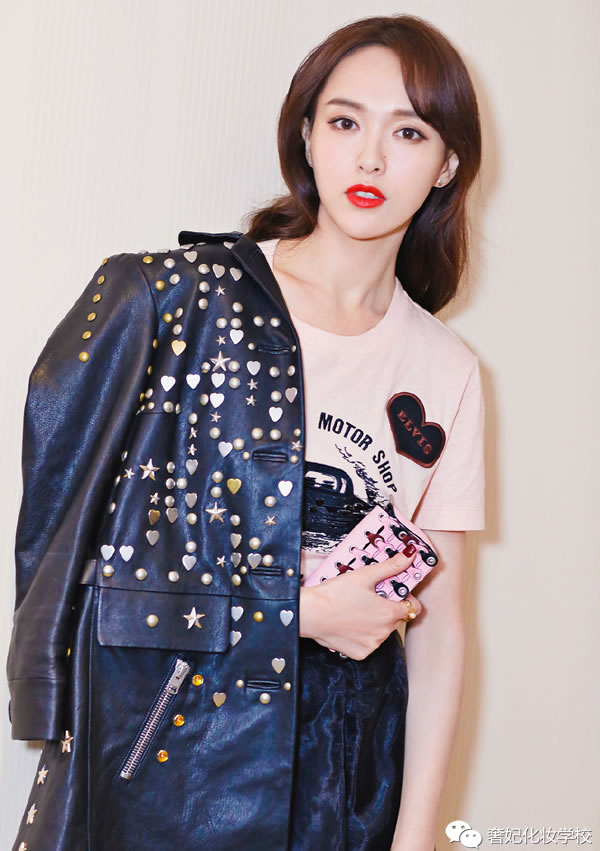 戚薇的妆容教程,戚薇湿发烟熏妆