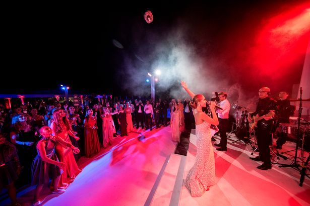 钻石,水晶还是含铅玻璃?施华洛世奇女继承人婚戒之谜