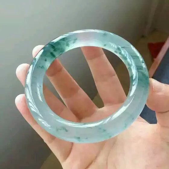 买手镯选什么样的款式好,买手镯要买什么样的比较好