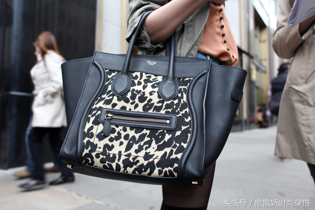 你说Celine“笑脸包”out了?绝对的No!