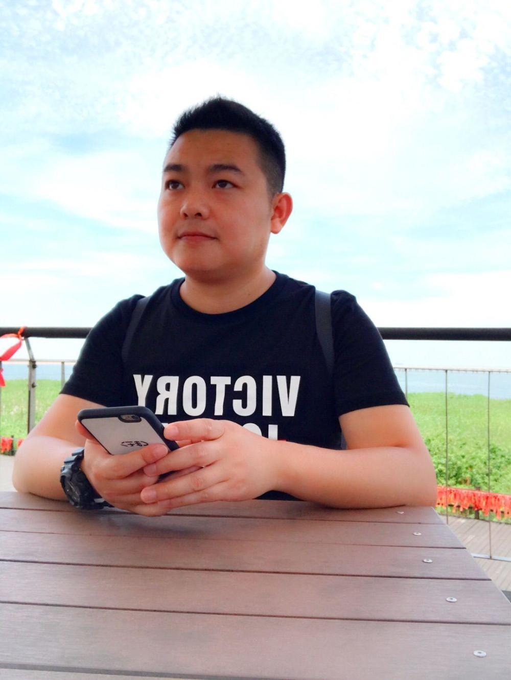 我和老师的恩恩怨怨作文,我和老师的爱恨情仇