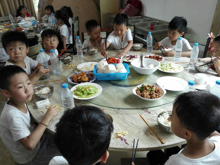 幼儿园毕业班夏令营活动,幼儿园大班毕业夏令营走进小学