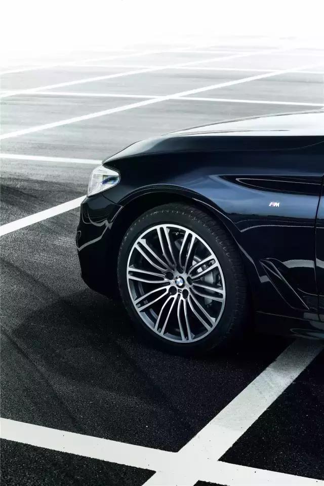 宝马5系2024新款领先版评测,宝马5系全新2024款试驾测评