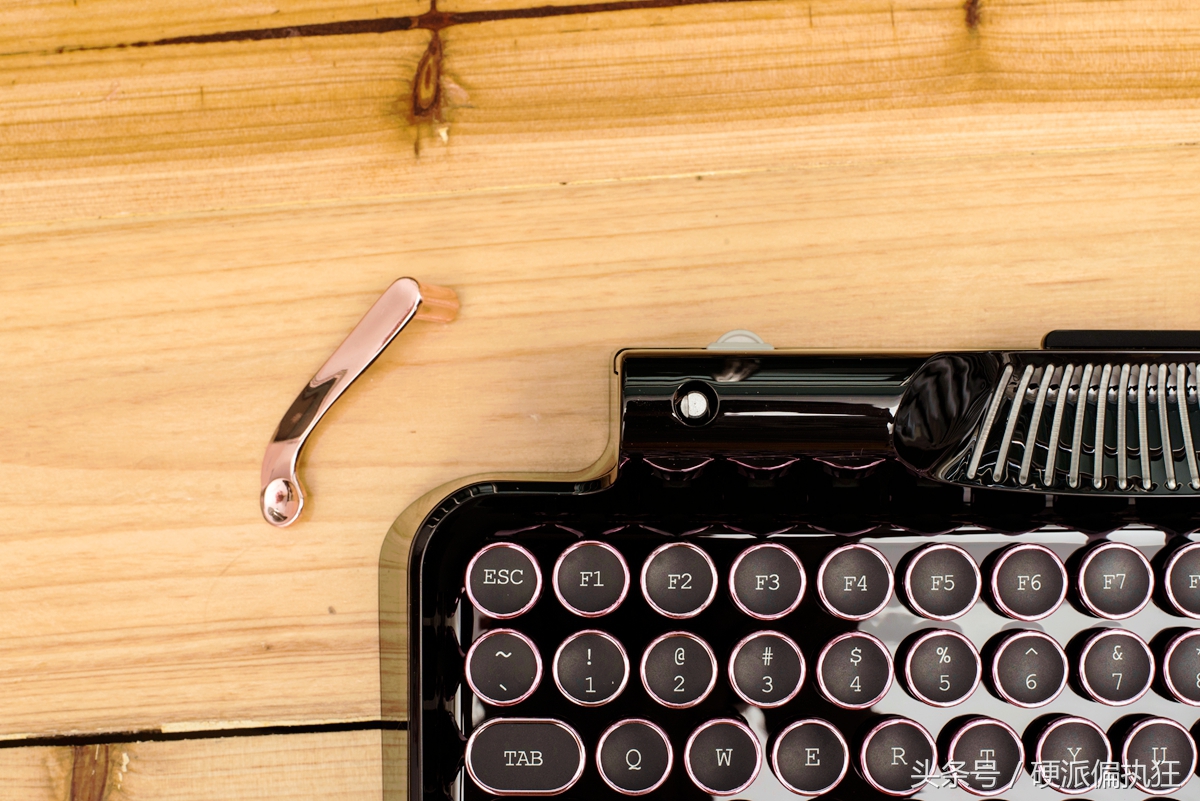 樱桃有一款铁的机械键盘,樱桃新款机械键盘