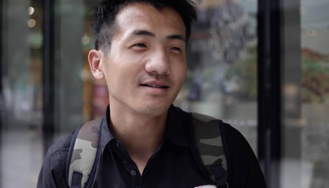 给女生选择最好看的球鞋 (男生帮女生穿什么球鞋)