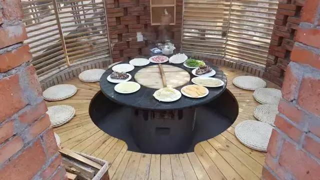 就是个简单的灶台鱼，凭什么招来那么多人？