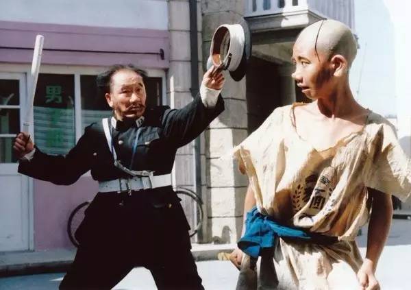 讲英语还是讲方言,说英语说方言