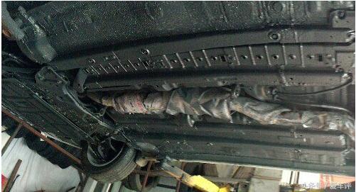 底盘装甲和发动机护板哪个有必要,汽车有底盘护板还用喷底盘装甲吗