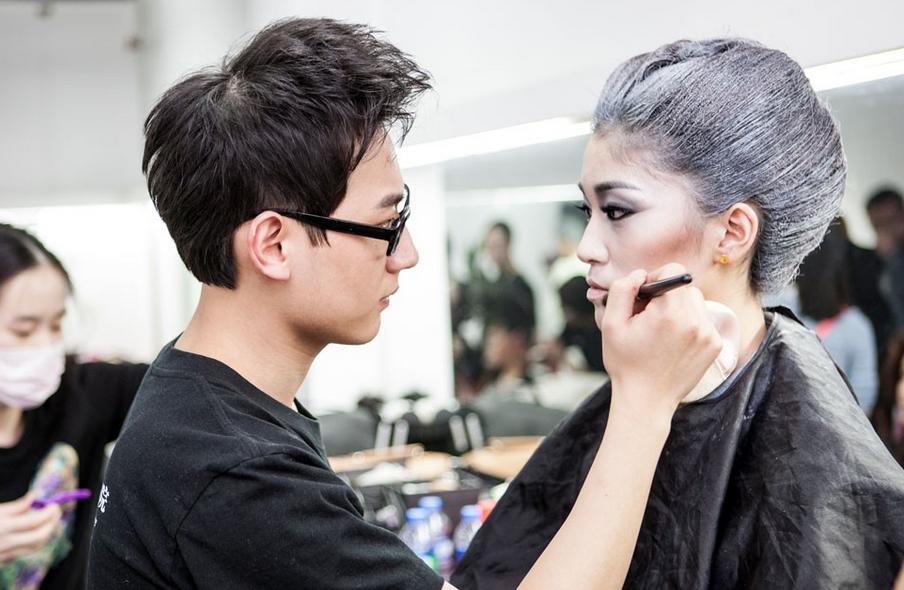 学美容美甲化妆学校要多少钱,美容化妆美甲培训学校哪个好