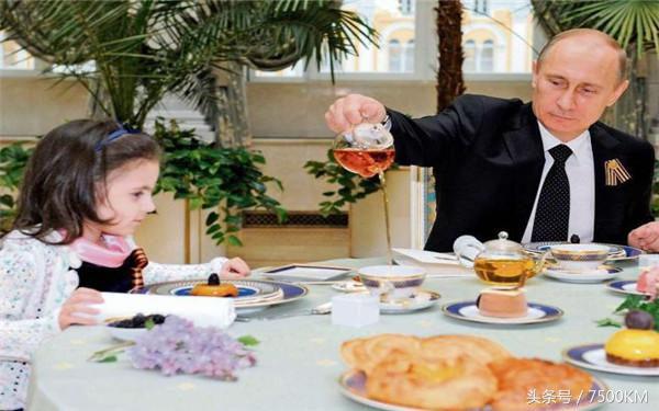 中国人吃饭,俄罗斯人喝茶!