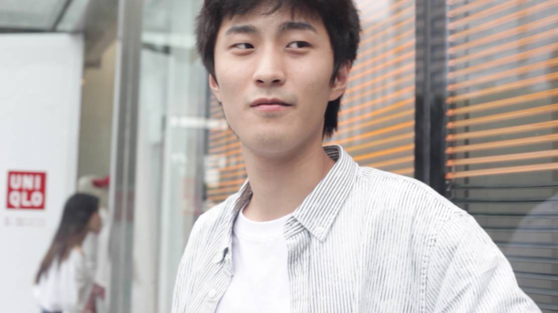 给女生选择最好看的球鞋 (男生帮女生穿什么球鞋)