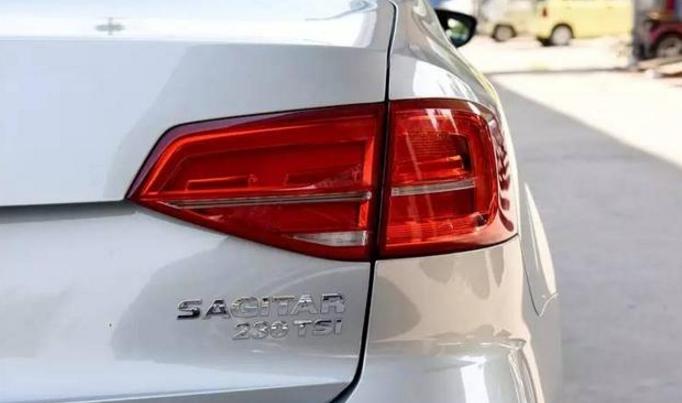 科普汽车尾标字母都代表什么,汽车尾标常见字母代表什么