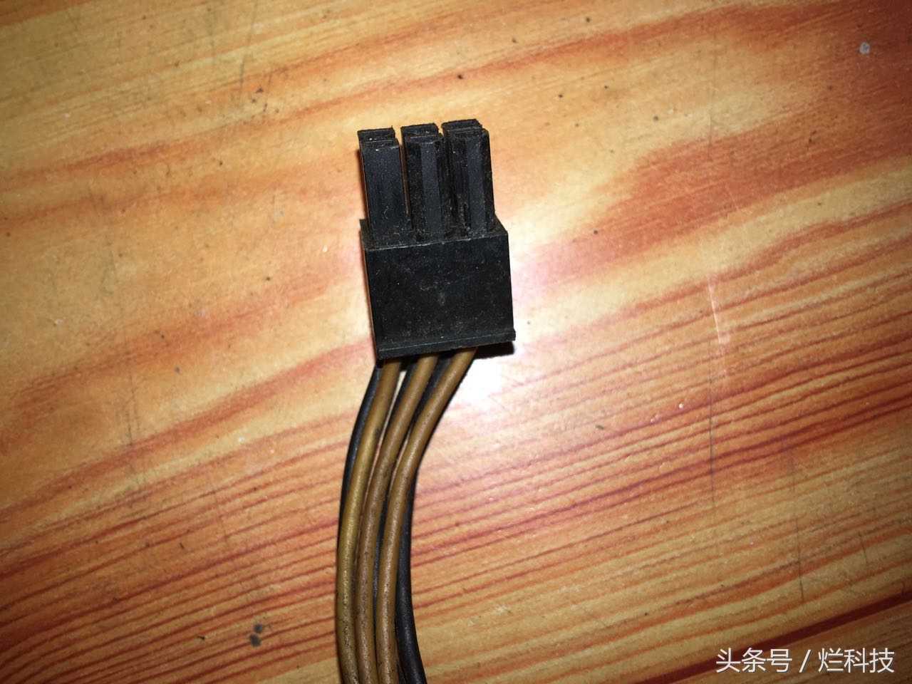 cpu和显卡供电线有什么区别,cpu和显卡用的都是12v供电吗