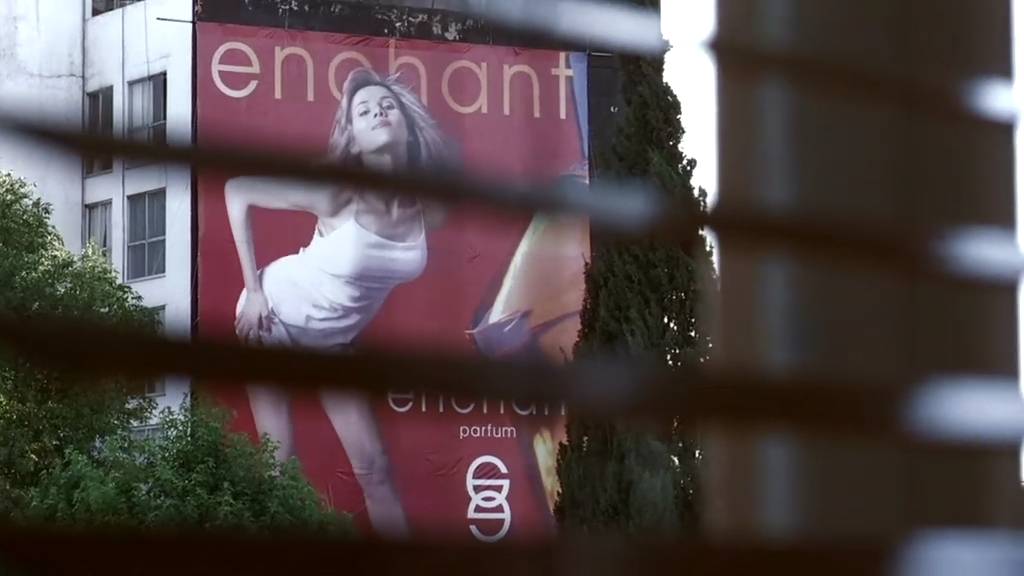 这片，港版叫《狗男女的爱》，豆瓣8.2，拍的确实“牛”！