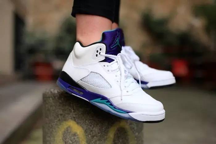 给女生选择最好看的球鞋 (男生帮女生穿什么球鞋)