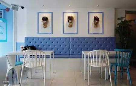 韩国Blue Blues咖啡馆的蓝天奶昔，人人都爱举着拍照