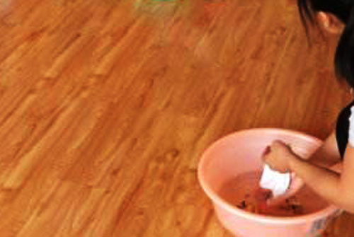 木地板被虫蛀怎么办,木地板虫蛀了一个洞眼怎么修复