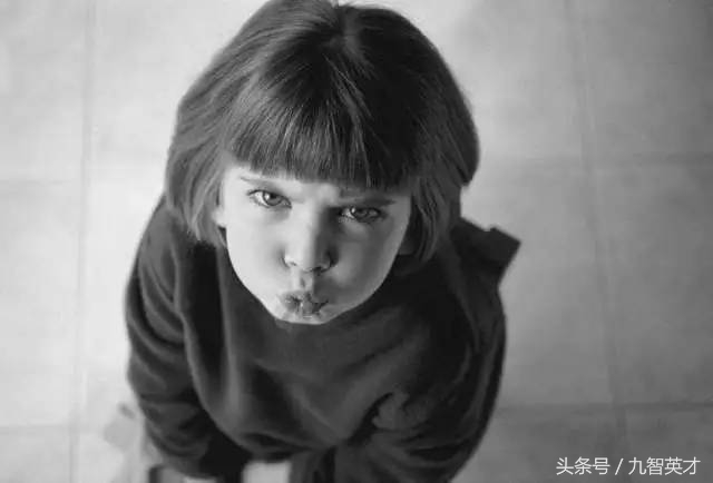 孩子不开心是怎么解决的,孩子不高兴了正确引导方式