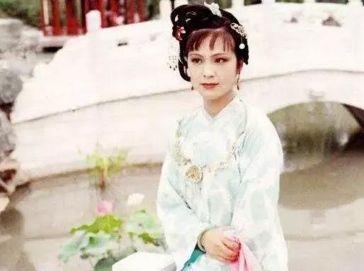 红楼花木志｜荔枝：和缠丝白玛瑙碟子最搭配的水果