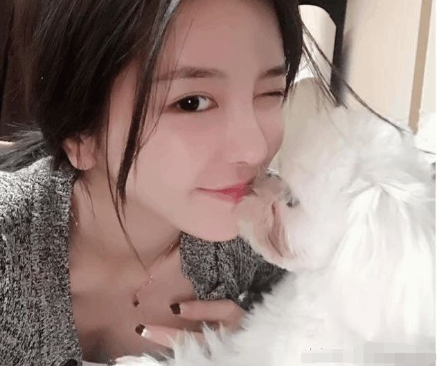 斗鱼力捧阿冷做一姐？直播第一天收火箭500多个！