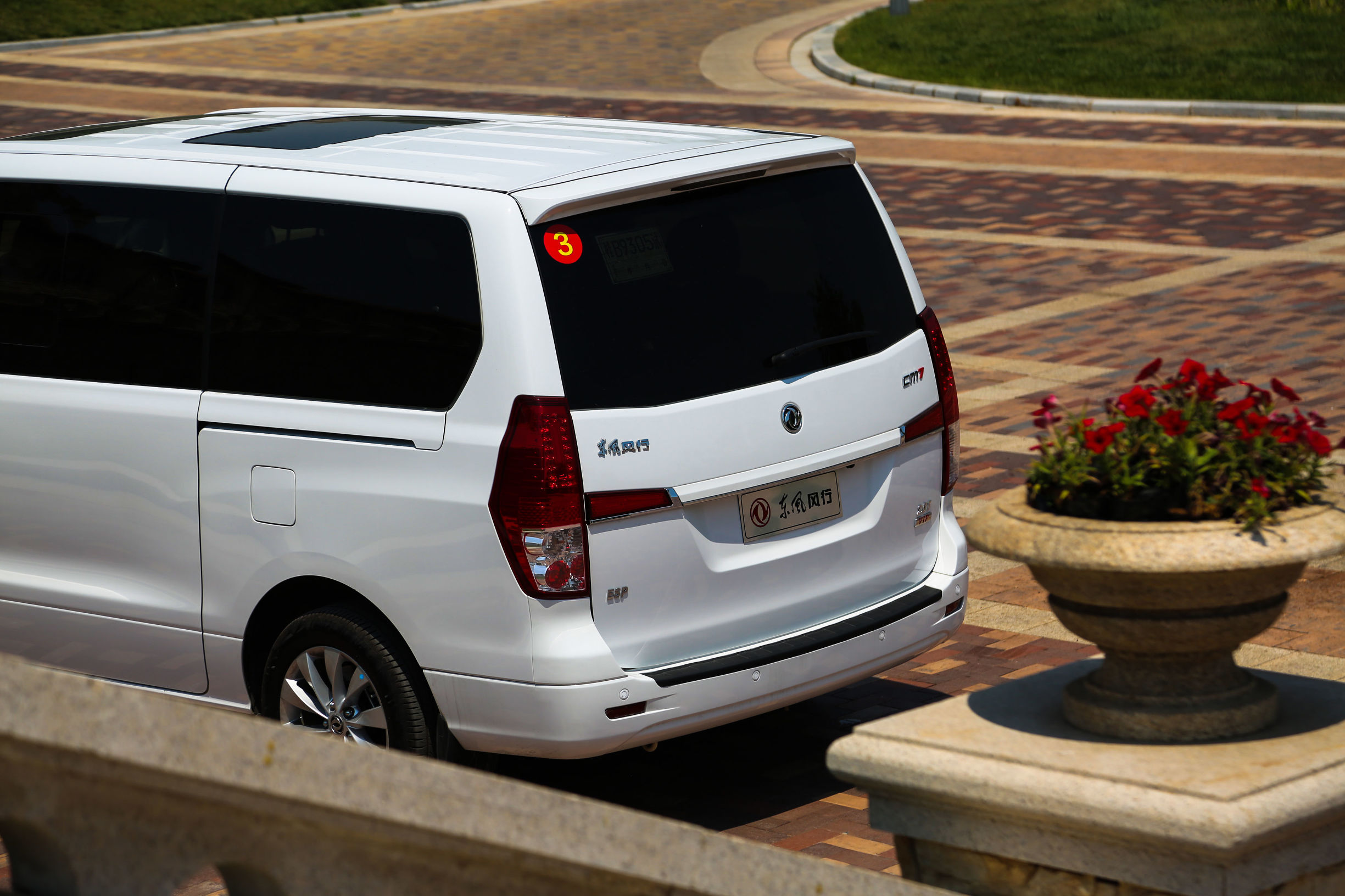 有哪种车后排可以放平睡觉,这款车的后排到底有多舒适