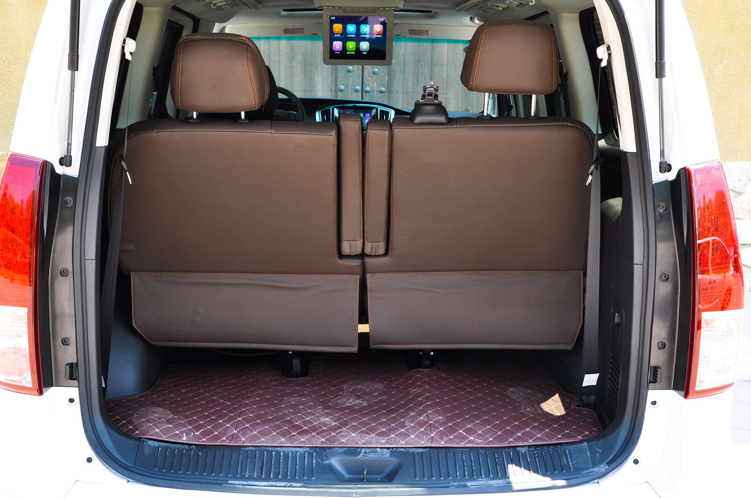 有哪种车后排可以放平睡觉,这款车的后排到底有多舒适