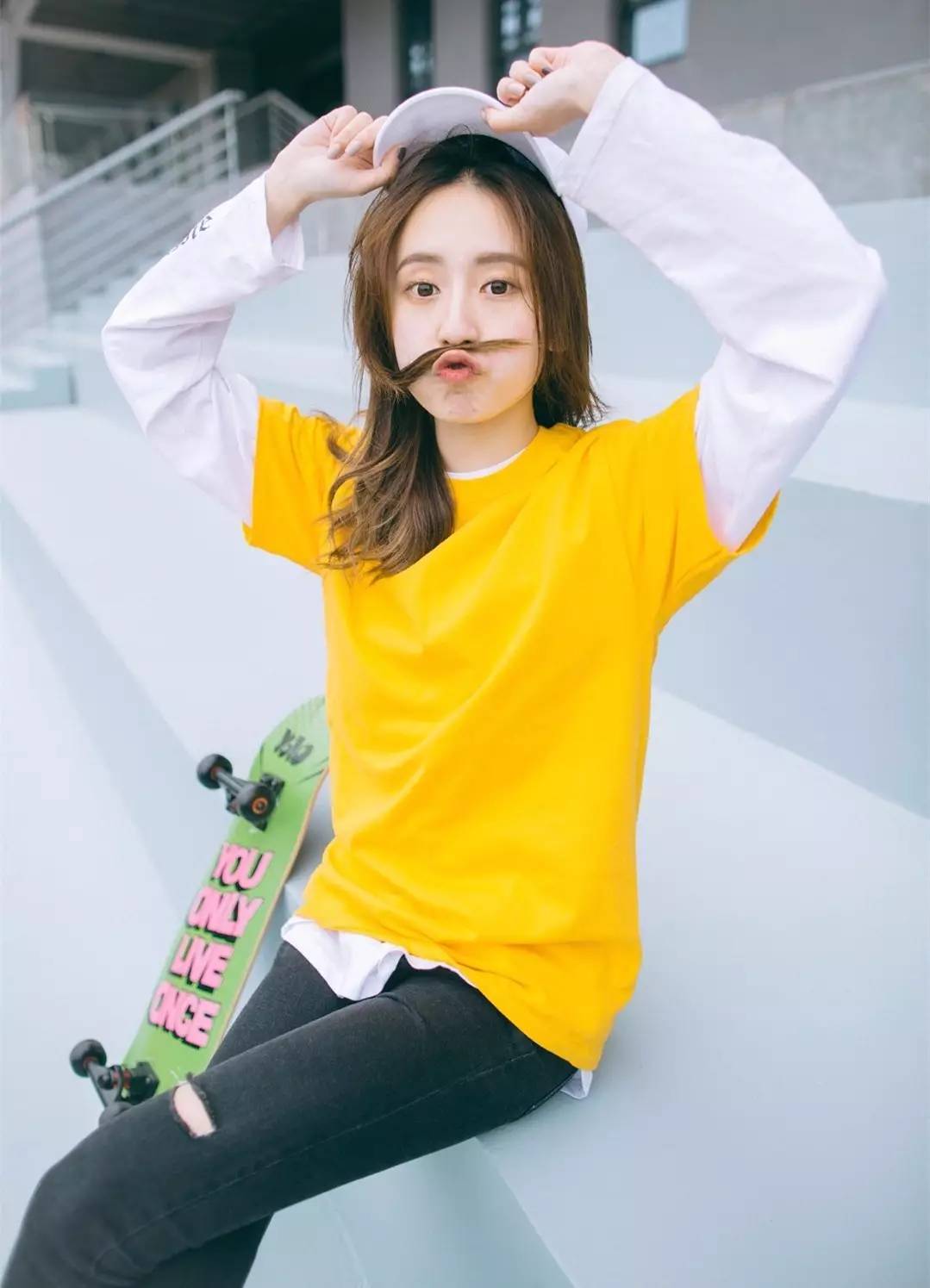 发量多简单又好看的头发造型教程,如何拍头发发丝好看