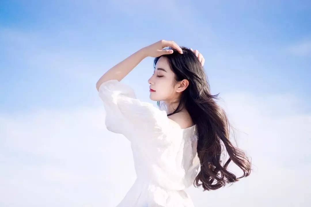 发量多简单又好看的头发造型教程,如何拍头发发丝好看