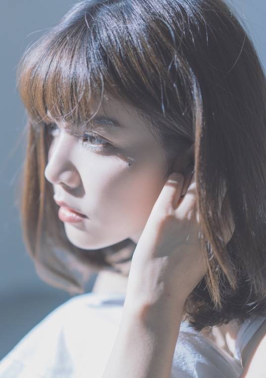 发量多简单又好看的头发造型教程,如何拍头发发丝好看