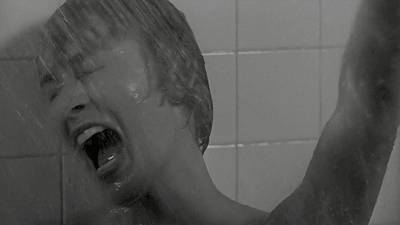 45秒美女沐浴戏拍7天,这部精分神作碾压99%的恐怖片