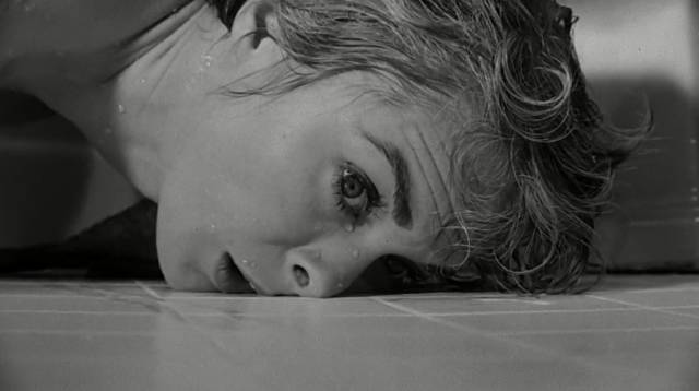 45秒美女沐浴戏拍7天,这部精分神作碾压99%的恐怖片