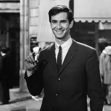 45秒美女沐浴戏拍7天,这部精分神作碾压99%的恐怖片