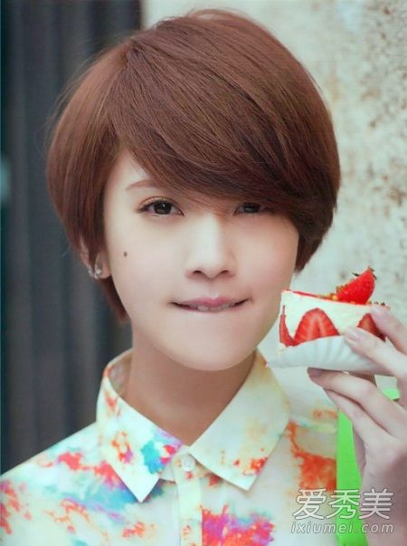 圆脸女生适合什么样的发型短发,圆脸女生适合的发型短发气质