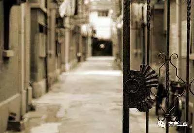 上海人说普通话口音很怪,上海弄堂的真实写照