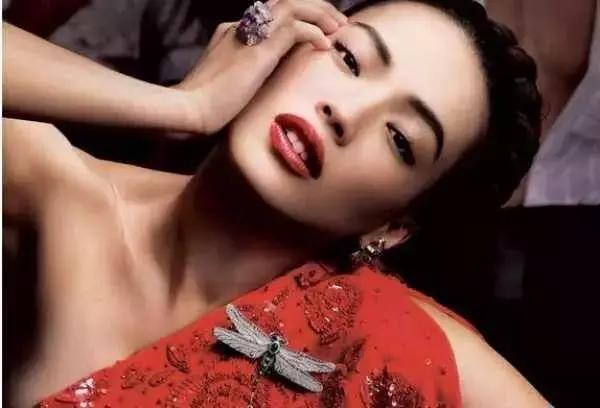 美艳的妆容,魅惑唇妆