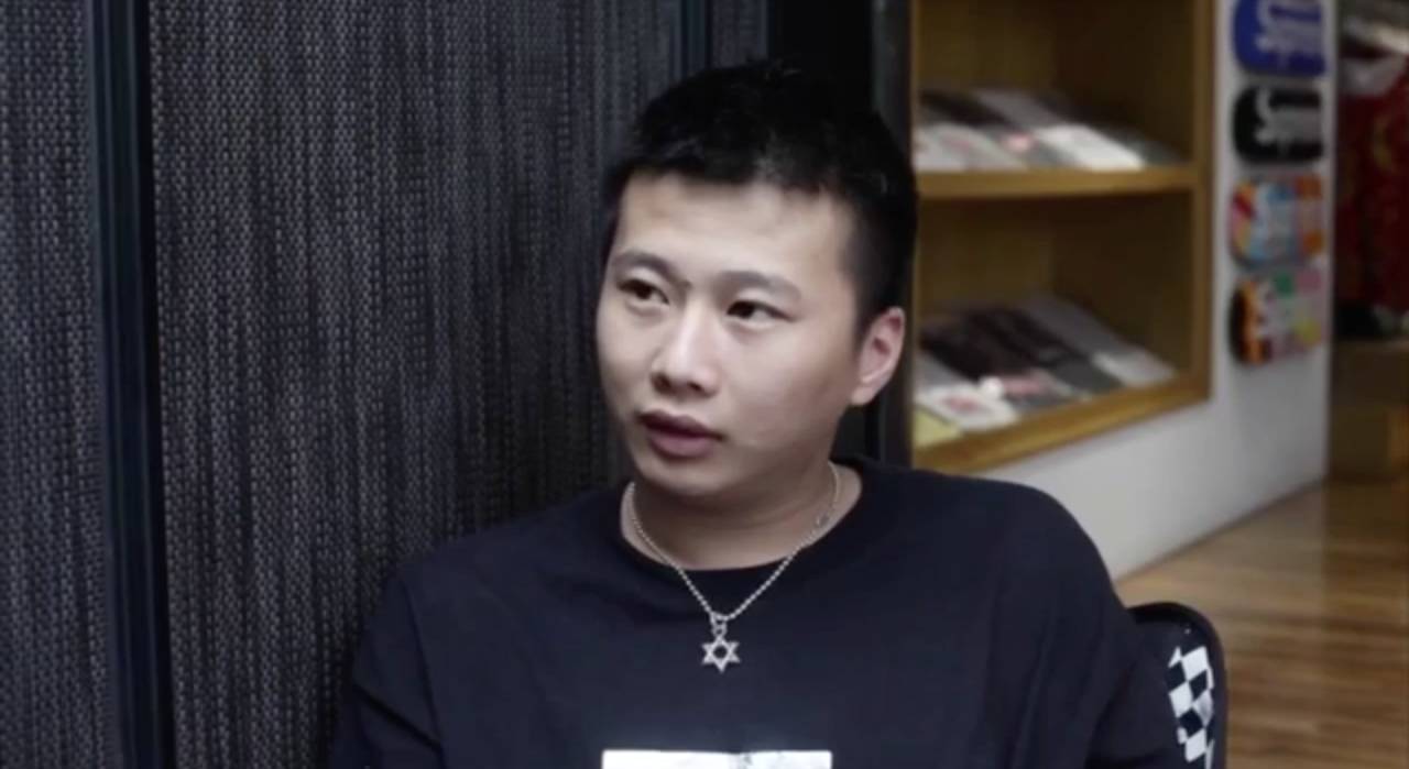 给女生选择最好看的球鞋 (男生帮女生穿什么球鞋)