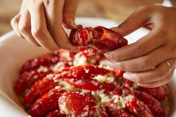 孕妇26周破水早产在家生了孩子,32周孕妇突然羊水破了