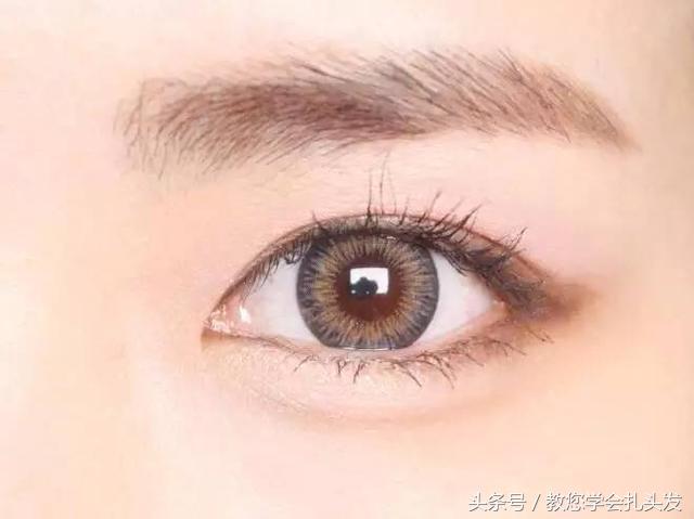 不会编发这样扎简单清新日常发型,妈妈民国风编发发型显年轻