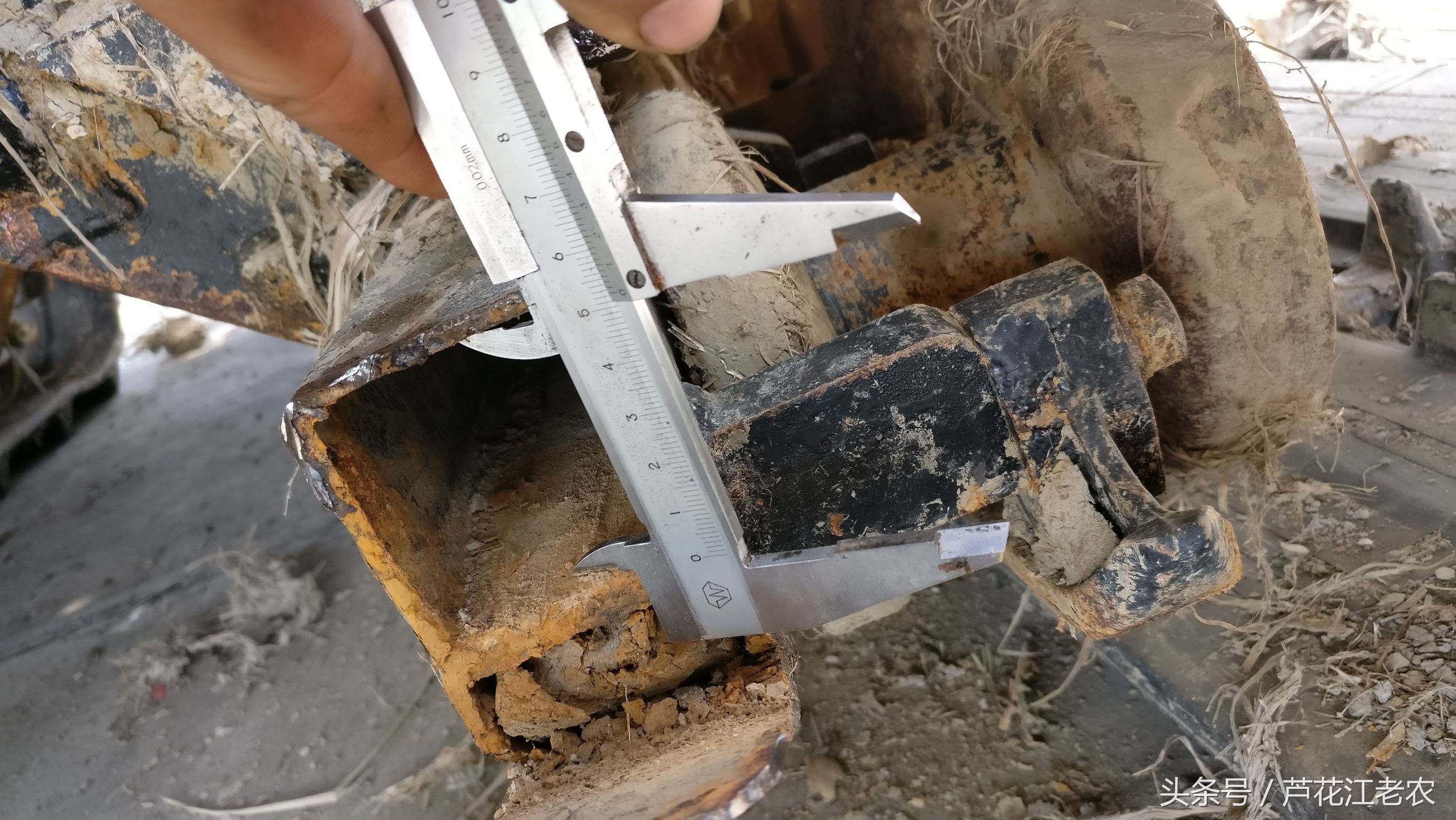 福田玉米收割机大轮改履带,福田gr70履带收割机