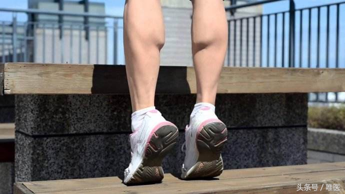 跟腱炎脚后跟疼最快的恢复办法,跟腱炎是持续的疼还是运动时候疼