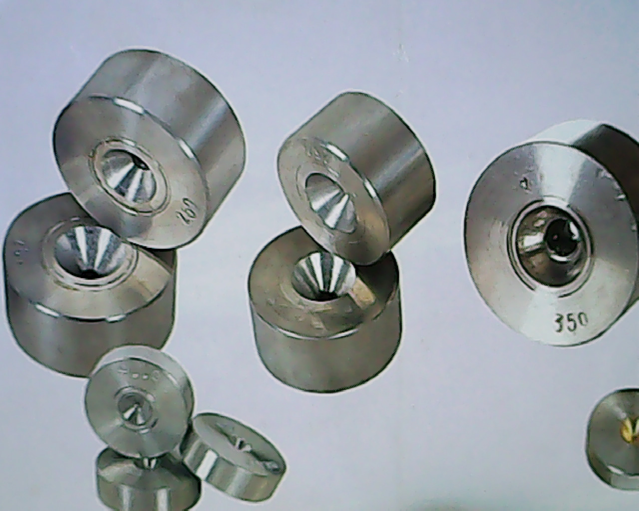 聚晶金刚石单面抛光,聚晶金刚石是什么石