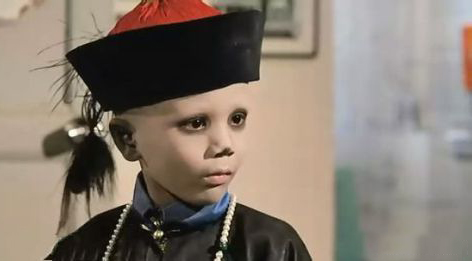 可爱的丧尸小婴儿,小孩和丧尸对比