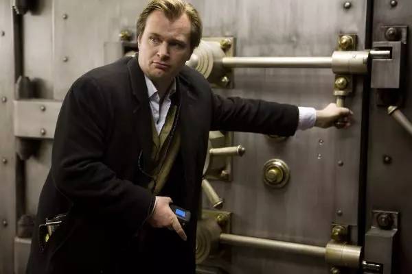 这片，港版叫《狗男女的爱》，豆瓣8.2，拍的确实“牛”！