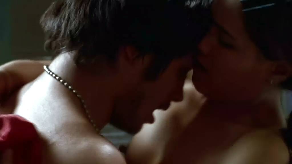 这片，港版叫《狗男女的爱》，豆瓣8.2，拍的确实“牛”！