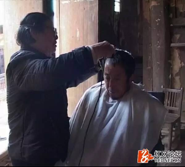 安化一老街居然藏了一位80岁绝美女理发师!