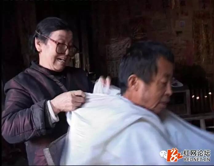安化一老街居然藏了一位80岁绝美女理发师!