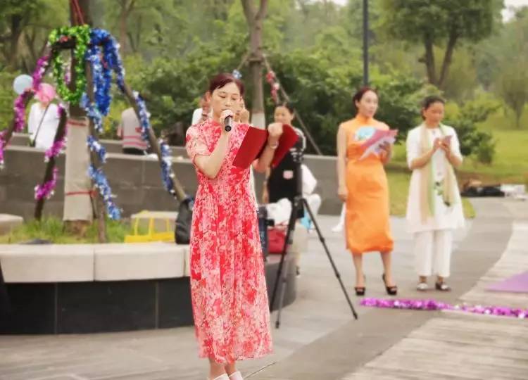 美翻了!数百人齐秀瑜伽,“绘”成宛陵湖畔最美风景!