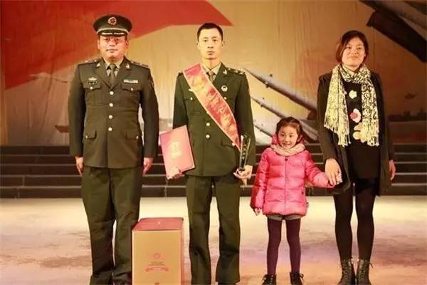 军旅歌曲老爸,军旅老爸歌曲