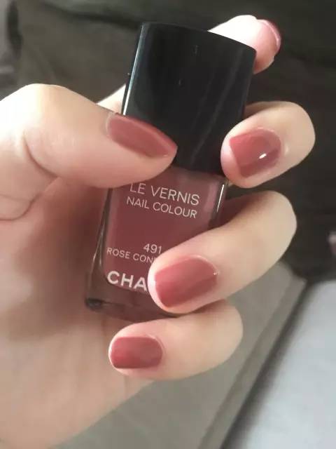 今年夏天指甲油,今年夏天流行什么颜色指甲油